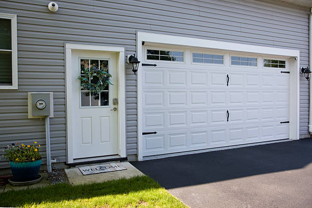 24/7 Emergency Garage Door experts in Jackson, MI